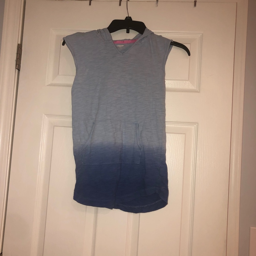 Old navy ombré hooded cover up. Size medium 8.